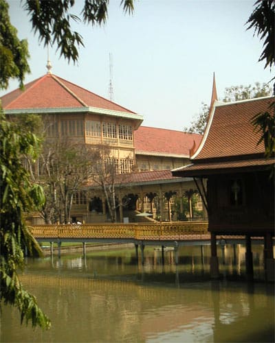 Vimanmek Mansion - The Largest Golden Teakwood Building In The World