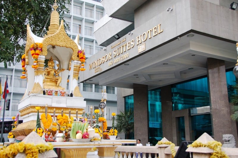 outside view of windsor suites hotel sukhumvit